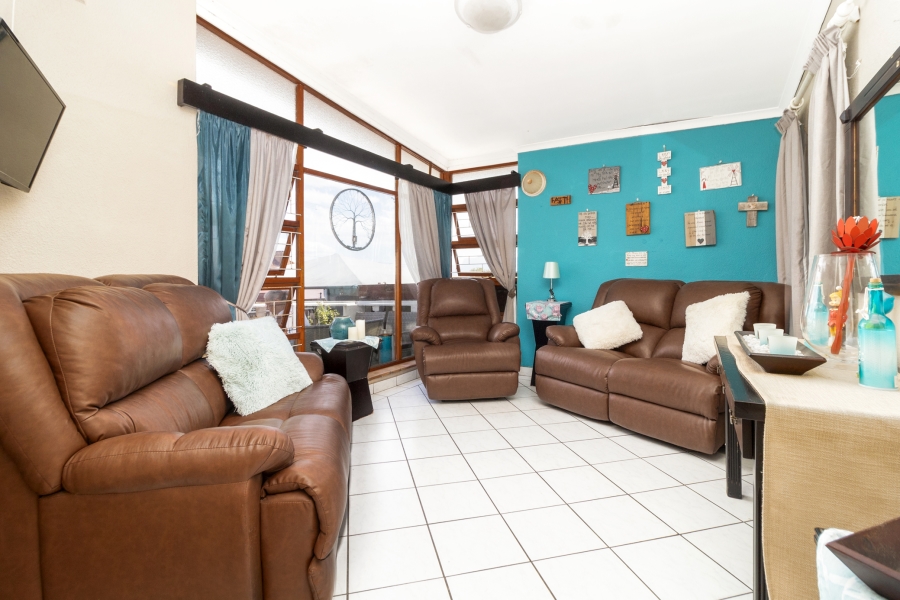 4 Bedroom Property for Sale in Avondale Western Cape